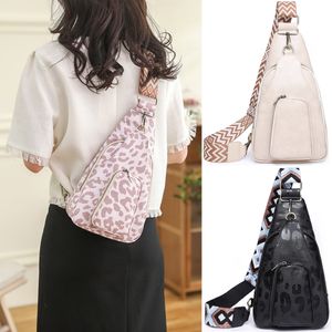 Midjepåsar Vintage Leopard PU läder Sling Women Fashion Versatile Guitar Strap Fanny Packs Ladies Casual Street Crossbody Chest Bag 230823