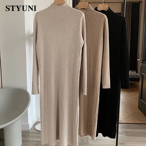 Grundläggande avslappnade klänningar solid chic turtleneck stickad långärmad lös kvinnor klänning tröja koreansk mode midcalf höst vinter 2023 230823