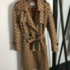 Modebriefe Jacquard Trench Coats für Frauen Designer plaidstitching Ständer Kragen Khaki Lange lässige losen Windbrechermantelfrau