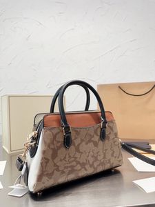 Luxury Designer Bag 23SS Classic Presbyched Women's Tote Stylish Shoulder Crossbody Bag