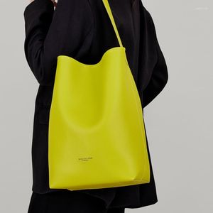 Kvällspåsar varumärkesdesigner pu läder kvinnors axelväska koreansk enkel crossbody stor hink handväska 2023 trend