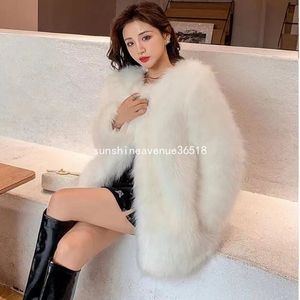 2023 Mulheres de inverno de alta qualidade Novo casaco de raposa artificial casaco de peles de luxo solto e quente mulheres de pelúcia
