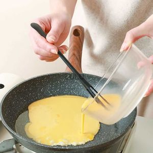 1Pc Eggbeater Hand Operated Egg Cream Small Stirring Stick Kitchen Gadget Hand-held Household Baking Dispenser with Spoon HKD230810