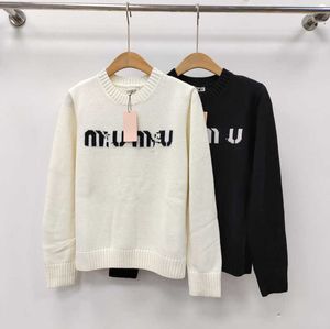 23SSMM Women's Crewneck Autumn and Winter Fashion New Letter Pullover Långärmad temperament All-Match stickad tröja