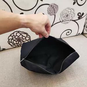 Moda Black Grande Capacidade Bolsas de armazenamento Bolsa de lavagem de viagem Itens populares para mulheres Presentes favoritos em países europeus e americanos