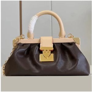 M 46544 حقيبة سحابة جلدية قفل سلسلة كلاسيكية قفل اليد ناعمة من الجلد اللسان مقبض حقيبة يد LIU DING HANDBAG الأزياء رسول رسول حقيبة القابض معدن أزياء المحفظة.