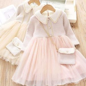 女の子のドレスの子供の服の女の子のための長袖の冬のドレスパーティーと結婚式までの昔の旧正月人形首輪ベルベットが厚くなった