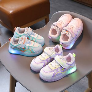 Кроссовки повседневная светодиодная обувь с огнями детские ретро -ретро -мигающие туфли для маленьких девочек мальчики для малышей Kid 230823