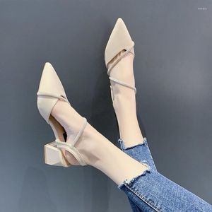 Grunt sandaler för 2024 Summer Women Black Shoes Mouth Strappy Heels All-Match Beige Point Stängd mode 837