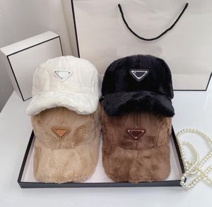 럭셔리 겨울 두껍고 따뜻한 캐시미어 볼 캡 유명한 브랜드 디자이너 삼각형 마크 레터 야구 모자 4 색 야외 냉장 패션 액세서리