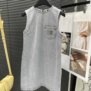 Basic Casual Miu Denim Kleider gestickte Weste kurze Röcke Modettennis Rock Designer Dinnerkleider Marke Frauen Kleidung