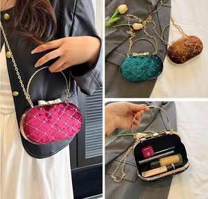 Bolsas de ombro mulheres por atacado de fábrica 5 cores de inverno Sweet Velvet Chain Bag Street Trend Metal Box Hard Box Bolsa Nicho Design de Bolsas Rombons 4124#