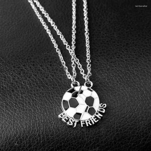 Anhänger Halsketten 2pcs/Set Friends Fußball kreativ zwei Teile Spleißen Herzmodepaar für Frauen Männer Geschenk