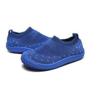 Tênis tênis tênis de verão crianças sapatos planos infantis escorregadores casuais em treinadores mocassins de plataforma suave esportes respiráveis ​​para meninos 230823