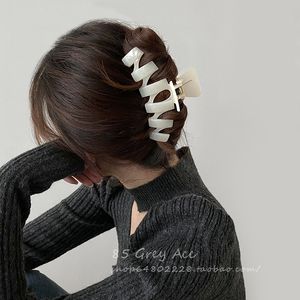 Kopfbedeckungshaarzubehör 13 cm Frau großes N -Design -Acrylkrallen Barrettes Mode Girl Clips Haarnadeln 230823