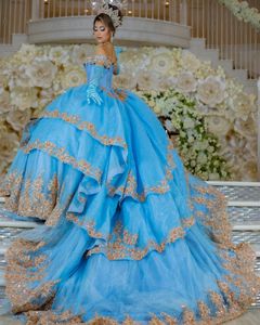 Blå quinceanera klänningar från axel guldapplikationer prinsessa söt 16 klänning blommig applikation vestidos de 15 anos