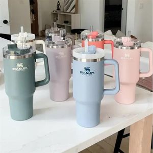 Barbie Pembe 40oz Yalıtımlı Kafe Tumbler Saman Paslanmaz Çelik Kahve Termos Cupacuum Flasks Taşınabilir Su Şişeleri Kupalar Handl2408