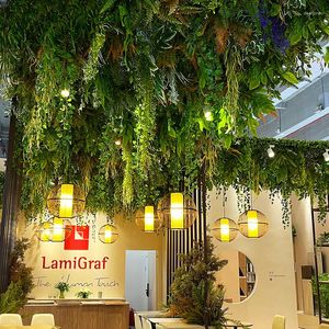 Fiori decorativi Simulato pianta verde Soffitto Decorazione morbida per interni Paesaggistica Foglia di rattan Top in plastica