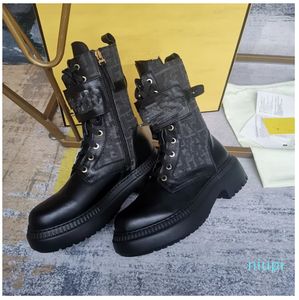 Botas Chelsea monolíticas de piel cepillada Negro Con refuerzo elástico Suela de goma ligera Plantilla de cuero Diseñador cómodo para mujer