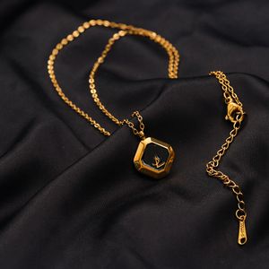 Moda Nacklaces mężczyzn Kobiet wisiorek 18k złota/srebrna platowana luksusowa kwadratowa biżuteria na przyjęcie weselne