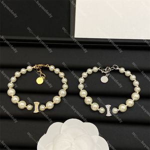 Braccialetti con ciondoli a catena di perle Braccialetti con lettere in oro con diamanti Bracciale con personalità da donna con scatola