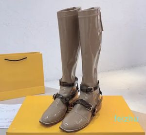 Botas femininas de luxo couro de alta qualidade primavera e outono fivela de cinto único tubo alto