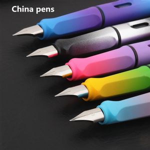 Fountain Pens Lüks Kalite 777 Karışık Renkler İş Ofisi Çeşme Kalemi Öğrenci Okul Kırtasiye Malzemeleri Çeşme Kalemleri için Mürekkep Nibs 230825