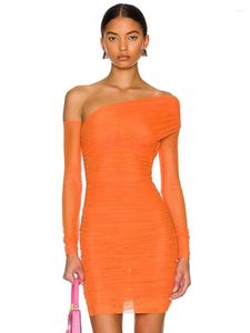 Casual Dresses 2023 Summer Orange Mini Short Bodycon Bandage Dress Women Single Off Axla Långärmning Sheer Plepered Evening Club Party