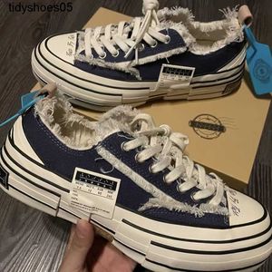 XVESSELS/NAVIO WU Jianhao Os mesmos sapatos azul marinho de baixo dentro de uma tela solada grossa elevada vulcanizada para homens e mulheres mendigos