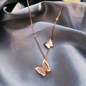 Hänghalsband 2023 mode smycken 316l rostfritt stål dubbelskikt fjäril hängen choker collier för kvinnor