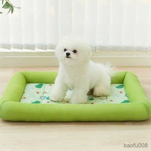 Hundhus kennels tillbehör Ny S-XL Summer Cooling Pet Dog Mat Mat Ice Pad Dog Sleeping Square Mats For Dogs Cats Pet Pet Top Quality Cool Cold Silk Dog Bed R230825