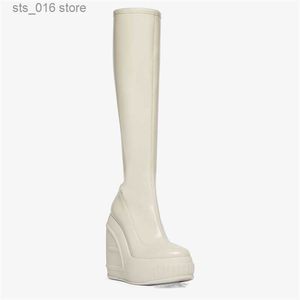 Stövlar 2023 Spring New Wedge Heel Tjock Sole Round Toe High Heel Kne Length Boots Fashion Sexy Model Show Women's High Boot T230824