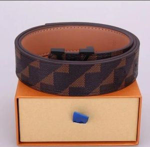 Designer Belt Fashion Buckle äkta läderbältesbredd 4.0 cm 20 stilar mycket kvalitet med boxdesigner män kvinnor män bälten aaaa2081