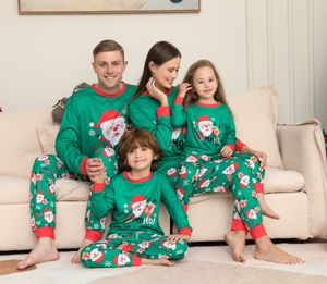 Passende Familien-Outfits, passende Familien-Weihnachtspyjamas, weihnachtlicher grüner Pyjama, Weihnachtsmann-Aufdruck, Papa, Mama und ich, Weihnachtskostüm, Hundekleidung 230825
