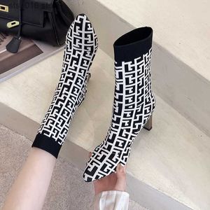 Stövlar 2022 Nya vinterkvinnor Stickade Mid-Calf Socks Boots Spetsade Toe Stiletto Elastic Designer Women's Boots 35-40 T230824