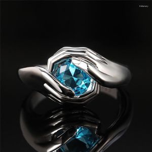 Кластерные кольца Huitan Personality Hands Обнять дизайн женщины с круглым небом голубым кубическим цирконием хип -хоп крутые модные украшения для женщин
