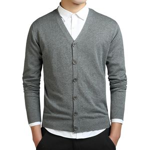 Suéter masculino cinza cardigans homens suéter de algodão manga comprida suéteres com decote em v solto botão sólido tops ajuste tricô estilo casual roupas 230824