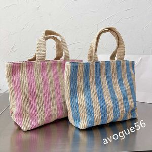 Kvällspåsar 2022 Stripe Straw Bags Designer Bag Woman Crochet Tote Bag Luxury Handväska Summer Shopping Purse Totes Axel Handväskor Triangel Toppkvalitet