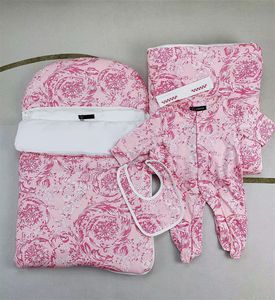 Småbarn Designer Vintage Floral Rompers +Wraping Filtar Sleeping Bag Fashion Autumn Baby Letter New Born Babies Jumpsuits Soft Cotton Bibs Childrens kläder