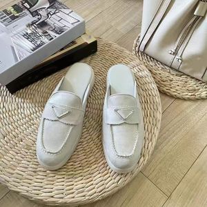 Suede Leather Loafers Mule Casual Shoes Sabots Chalk White Sabot I Pelle Scamosciata Chaussures En Daim Ecru Enaljed Metal Triangle Logo Designer Loafers 13