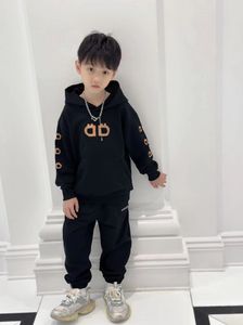 Çocuklar Hoddies Wave Tasarımcı Mektup Baskılı Sweatshirts Toddler Erkek Kıyafet Kıyafetleri Açık Cola Kapüşonlu Kazak Gençlik Kızlar Çizgili Gevşek Üstler Siyah Kırmızı Giysiler