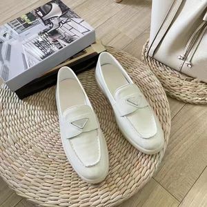 Suede Leather Loafers Mule Casual Shoes Sabots Chalk White Sabot I Pelle Scamosciata Chaussures En Daim Ecru Enaljed Metal Triangle Logo Designer Loafers 10