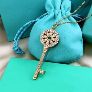 Luksusowy Diamond Key Naszyjnik dla kobiet Stal nierdzewna Rose Gold Block Bone z lekkimi prezentami dla kobiet akcesoria