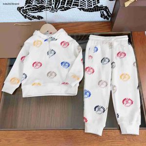 Tracksuits Designer Crianças Ternos Bebê Outono Conjuntos Tamanho 90-150 CM 2 PCS Colorido Logotipo Circular Full Print Hoodie e Calças Aug24