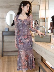 Sukienki swobodne 2023 Spring elegancki retro seksowne maxi dla kobiet perspektywa Sheer Siath Flowers Długie syrena szat
