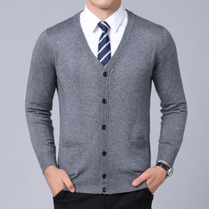 Män s tröjor modemärke tröja för herr cardigan kappa v hals smal passar jumpers stickkläder vinter koreansk stil casual kläder 230826