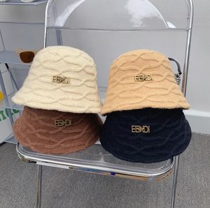 Luxury Cap Designer Bucket Hat Wide Brim Hats Fashion Brand Metal Letters Högkvalitativ Twisted Wool Sticked Caps Ventilate Fisherman Hat Fashion Accessories