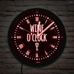 Wanduhren Wein Uhr Leuchtende Uhr Home Bar Dekor für Männerhöhle Rotes Glas mit römischen Ziffern LED-Hintergrundbeleuchtung Moderne Uhr