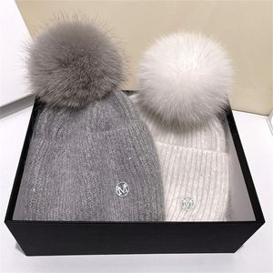 Beanieskull Caps в шляпе Real Fur Pom Pom Outdoor Теплые черепа Beanie Winter для кроличьей вязаной толстой крышки Рождество 230821