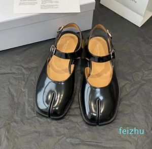 Luxury ball dress horseshoe ballet shoes semi-casual shoes flat lambskin leg party Tabi sandals ballet leather ankle slippers.